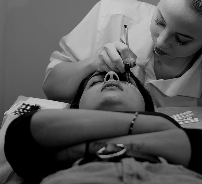 Maryna Belova applying eyelash extensions in the studio